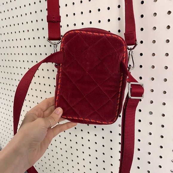 Harry Potter x Vera Bradley *LIMITED EDITION* Gryffindor Crossbody Purse - Picture 2 of 6